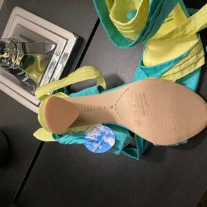 Gianni Bini Tie up Heels size 8 Brand New